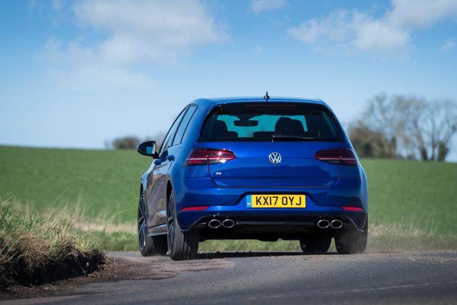  Volkswagen Golf R 5-Door 2017 года  (UK) (фото 29 из 30)